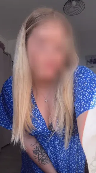 Caroline, 22