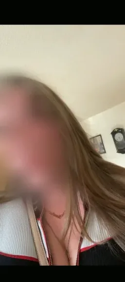 Ellie, 25
