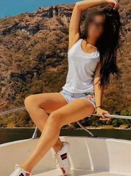 Malou, 27